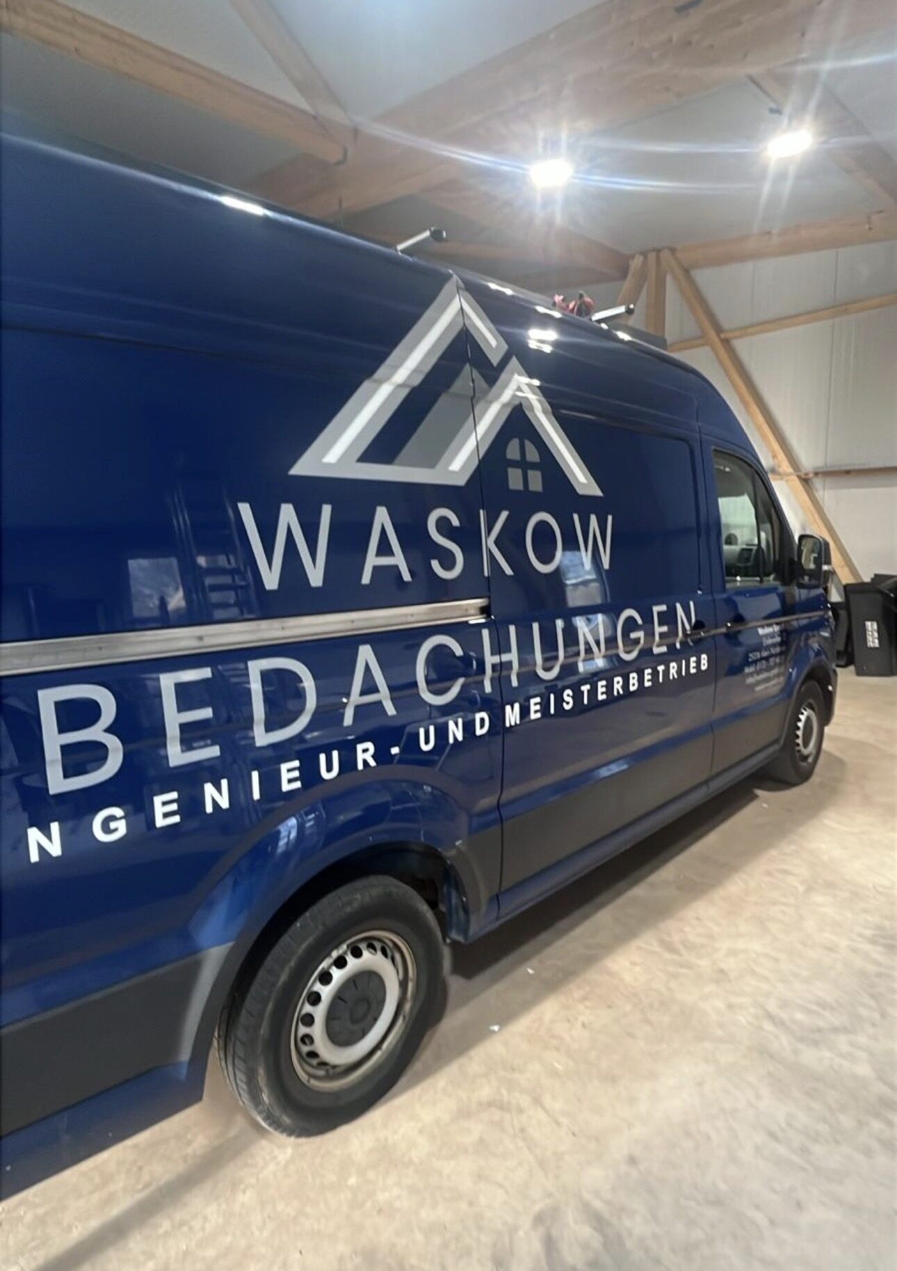 Firmenfahrzeug der Waskow GmbH – Dachdecker und Ingenieurbetrieb aus Elmshorn
