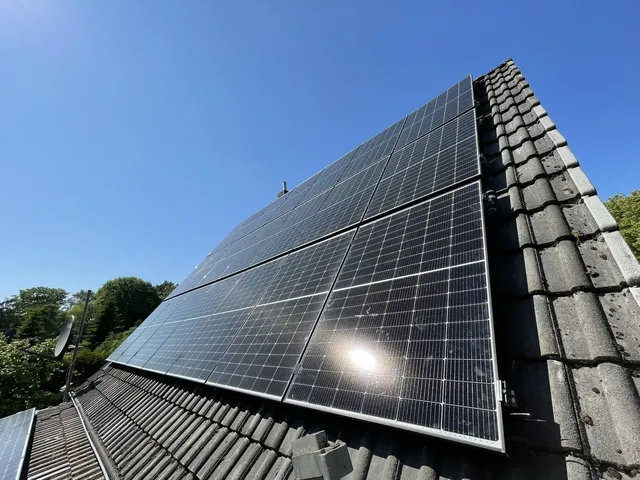 Photovoltaikanlage 10 kWp in Pinneberg – Aufdachmontage auf Betondachsteinen durch die Waskow GmbH